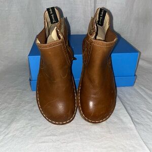 Brown girls leather boots by Young Soles, size 1.  Good condition Zipper closure